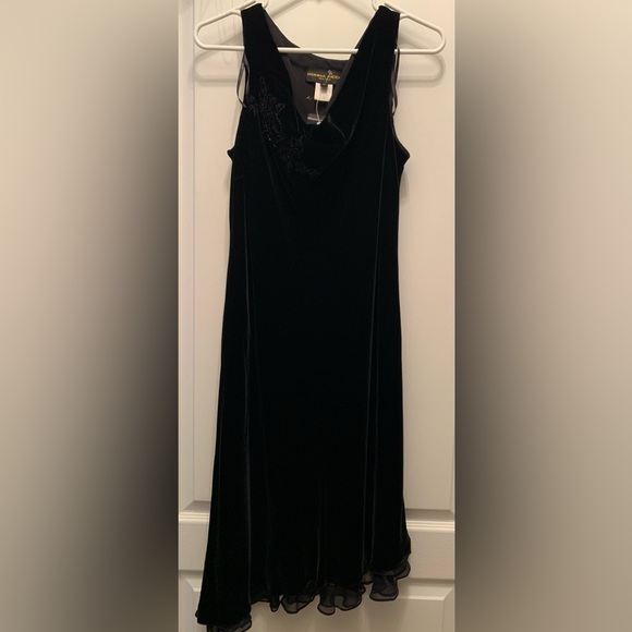 Donna Ricco Dresses & Skirts - NEW Donna Rocco Elegant Black Velvet Embellished Dress 10